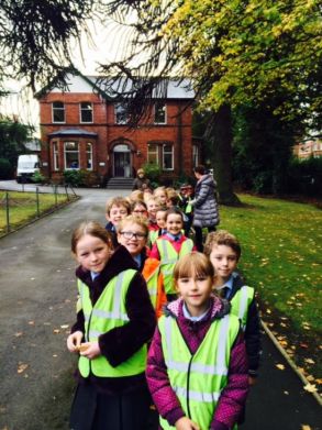 Year 4 Rogers go to the Library